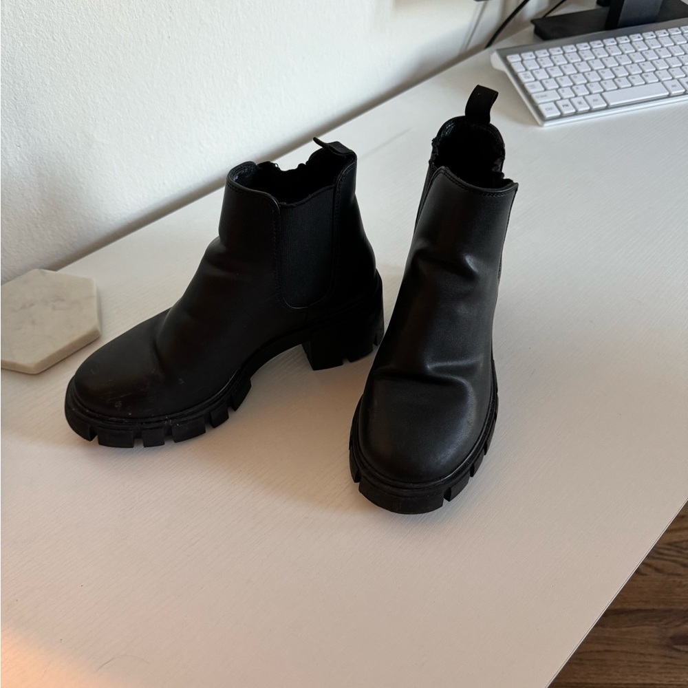 Steve madden booties size 6